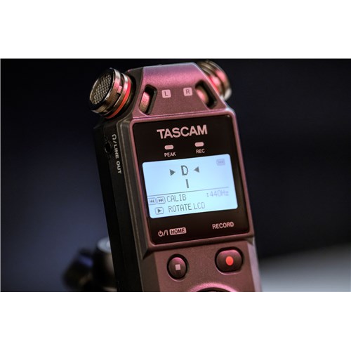 dr-05xp_l_built-in_chromatic_tuner_01