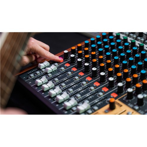 model_12_w_DSC07855_rec