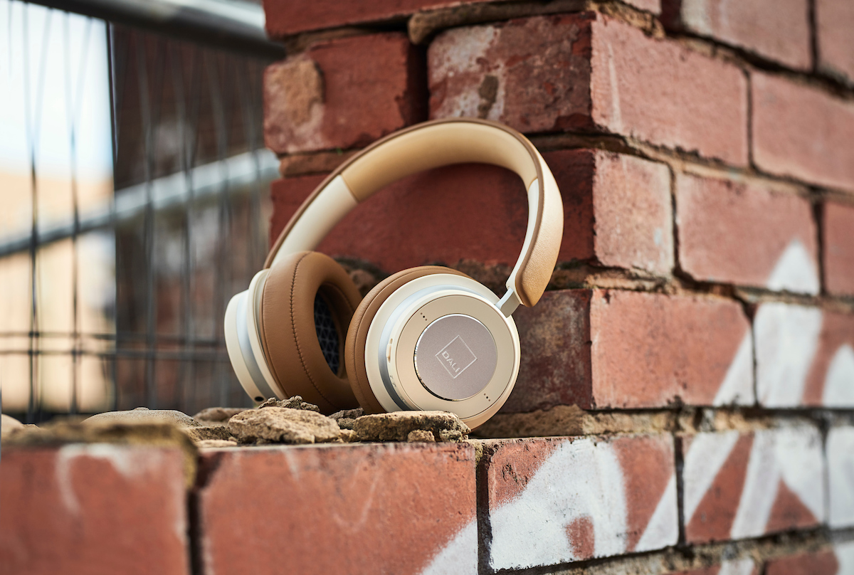 Dali headphones online io6